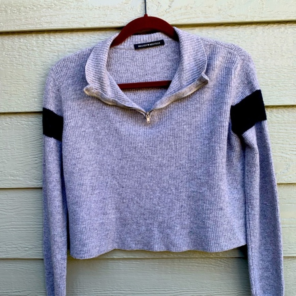 Brandy Melville sipped striped Sweater